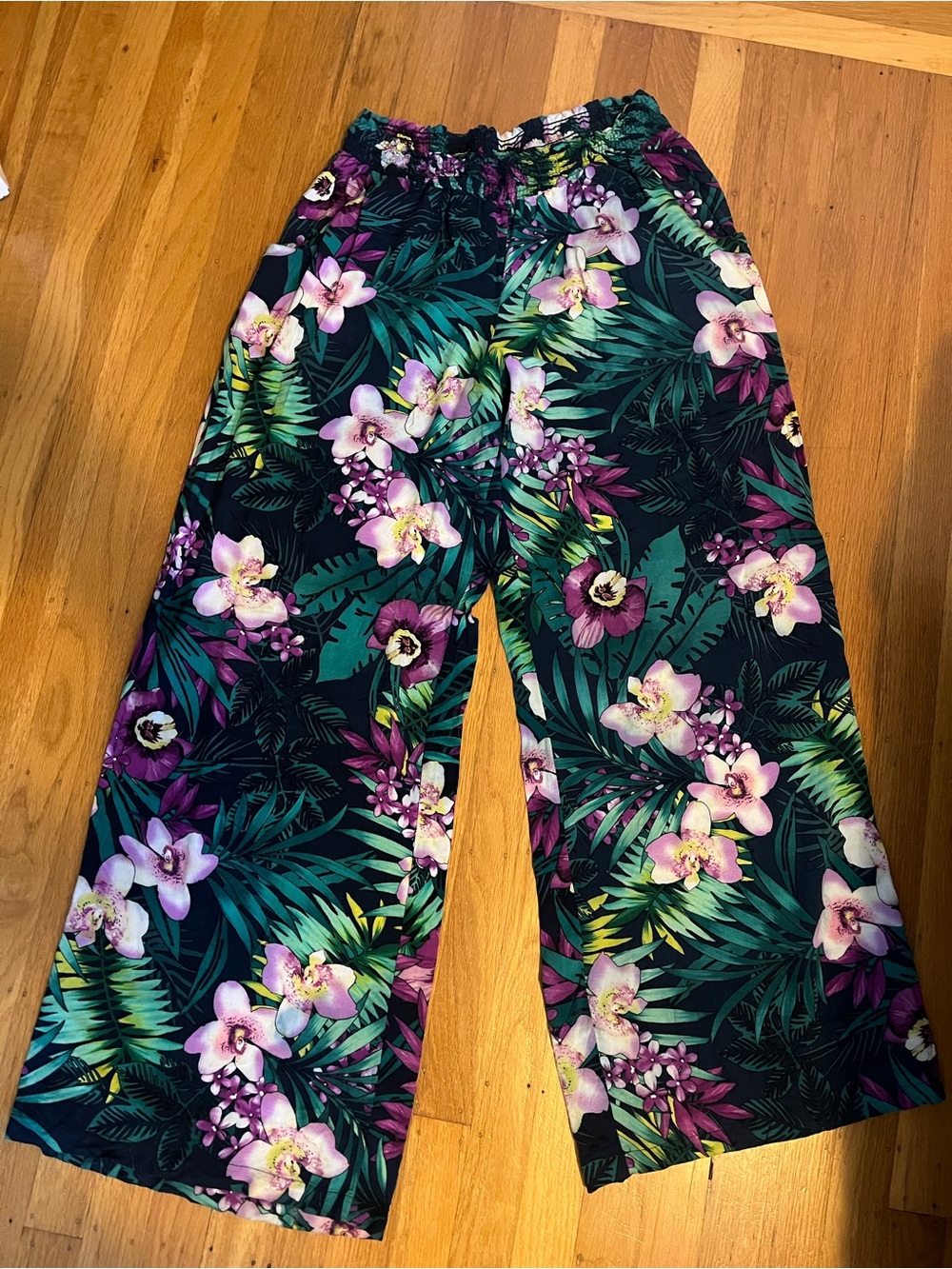 bobeau Tropical Floral Wide-Leg Pants in Dark Green and Purple